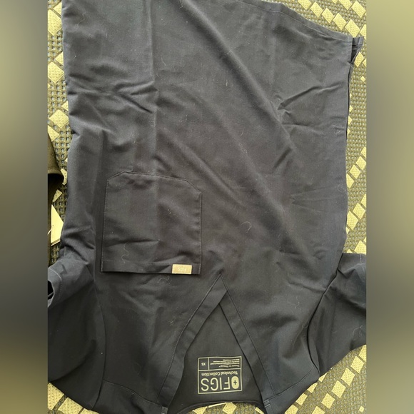 New fogs top scrub - Picture 1 of 2